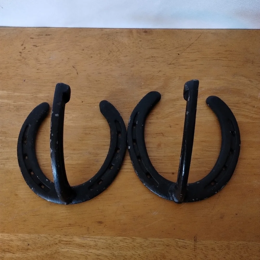 2 Cast iron horseshoe coat hanger home decor